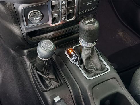 Used 2025 Jeep Wrangler Sahara image 17