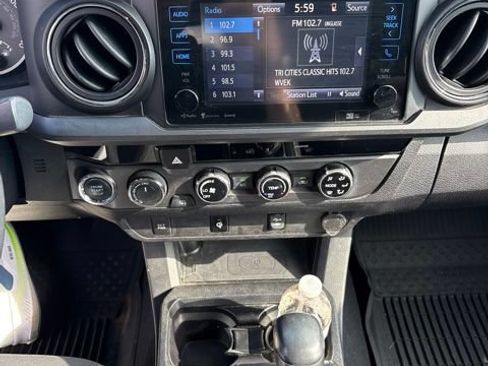 Used 2017 Toyota Tacoma TRD Sport w/ Tow Package (A/T) AWD/4WD image 11