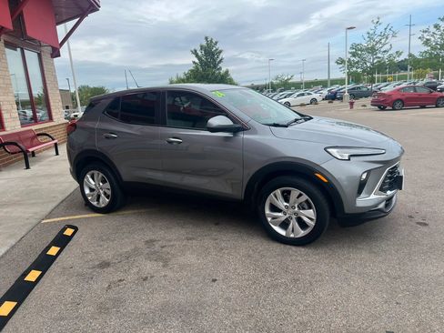 Used 2024 Buick Encore GX Preferred FWD image 3