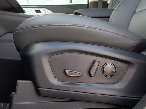 New 2026 Ford Explorer Active RWD image 25