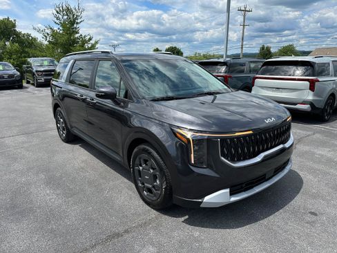 New 2026 Kia Carnival EX FWD image 3
