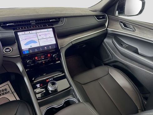 New 2025 Jeep Grand Cherokee Limited w/ Black Appearance Package image 23