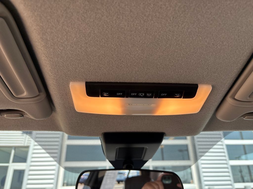 Certified 2020 Nissan Kicks SR w/ SR Premium Package FWD image 33