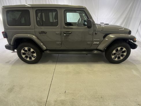 Used 2019 Jeep Wrangler Unlimited Sahara AWD/4WD image 12