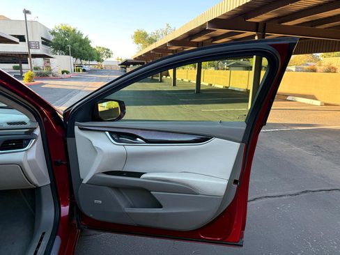 Used 2013 Cadillac XTS Platinum image 22