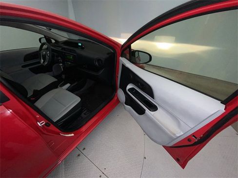 Used 2013 Toyota Prius C image 22