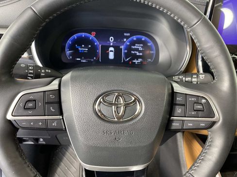 Used 2023 Toyota Highlander Platinum AWD/4WD image 17