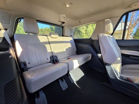 Used 2024 Ford Expedition Limited image 27