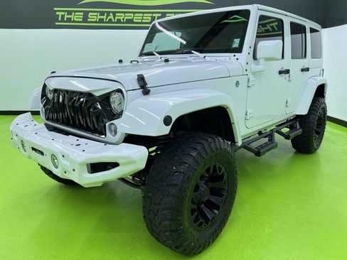 Used 2018 Jeep Wrangler Unlimited Sahara w/ Connectivity Group AWD/4WD image 5