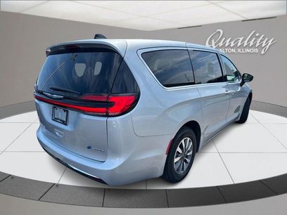 Used 2023 Chrysler Pacifica Touring-L