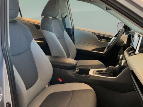 Certified 2025 Toyota RAV4 XLE w/ Convenience Package FWD image 40