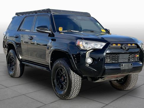 Used 2022 Toyota 4Runner SR5 Premium w/ Moonroof Package AWD/4WD image 3