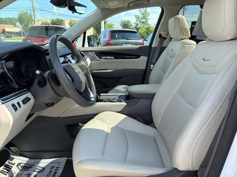 Certified 2024 Cadillac XT6 Premium Luxury w/ Technology Package AWD/4WD image 11