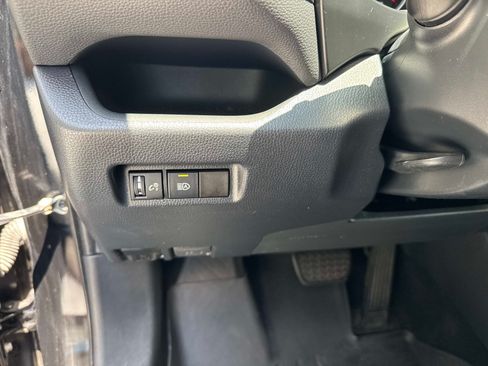 Used 2020 Toyota RAV4 XLE FWD image 32