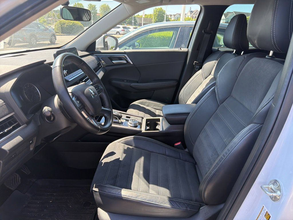 Used 2022 Mitsubishi Outlander SE FWD image 5