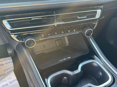 Used 2024 Chevrolet Traverse LT w/ Enhanced Driving Package image 30