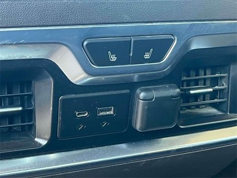 Used 2022 GMC Sierra 3500 Denali w/ Denali Ultimate Package image 15