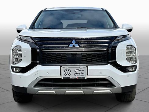 Used 2023 Mitsubishi Outlander SE image 3