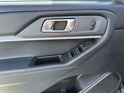 Used 2025 Ford Explorer ST-Line w/ ST-Line Street Pack image 3