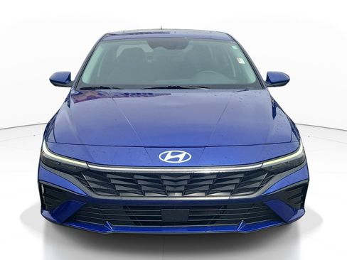 Used 2025 Hyundai Elantra SEL FWD image 2
