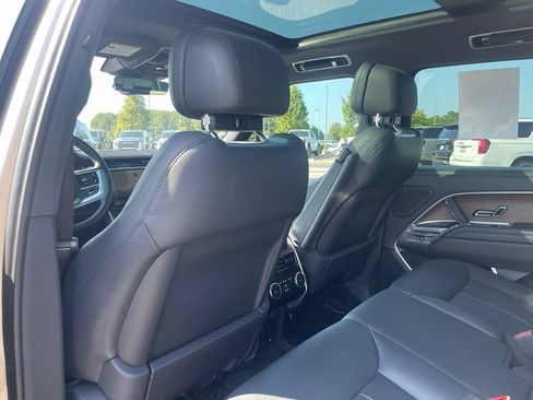 Used 2025 Land Rover Range Rover SE AWD/4WD image 23