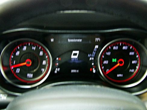 Used 2020 Dodge Charger SXT RWD image 14