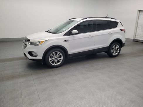 Used 2018 Ford Escape SE w/ Ford Safe & Smart Package image 2