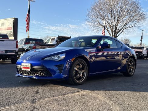 Used 2017 Toyota 86 image 3