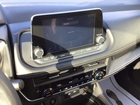 Used 2024 Nissan Rogue SV w/ SV Premium Package image 22