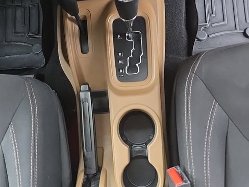Used 2014 Jeep Wrangler Sahara w/ Connectivity Group AWD/4WD image 8