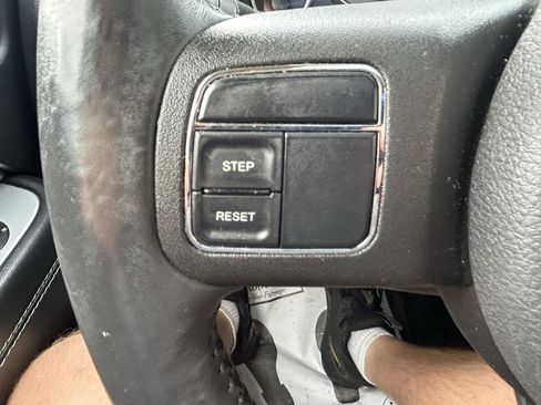 Used 2014 Jeep Compass Latitude FWD image 19
