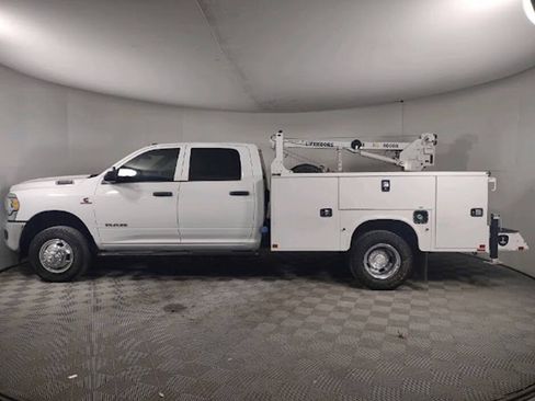 Used 2022 RAM 3500 Tradesman w/ Chrome Appearance Group AWD/4WD image 3