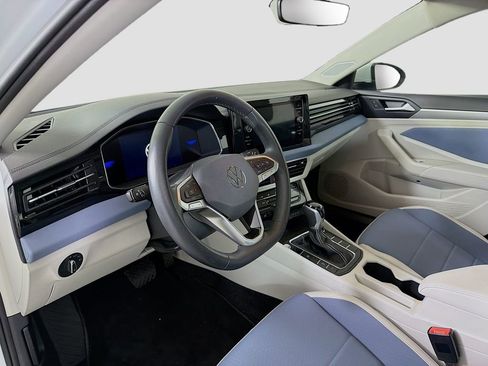 Used 2025 Volkswagen Jetta SE image 9