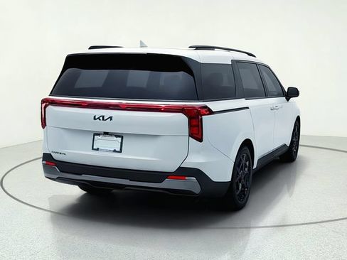 Certified 2026 Kia Carnival SX w/ SX Dark Edition Package FWD image 5