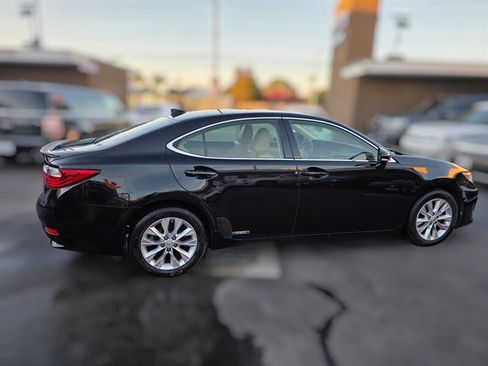 Used 2015 Lexus ES 300h w/ Premium Package w/Bamboo Trim image 9