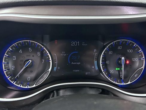 Used 2021 Chrysler Pacifica Touring-L FWD image 14