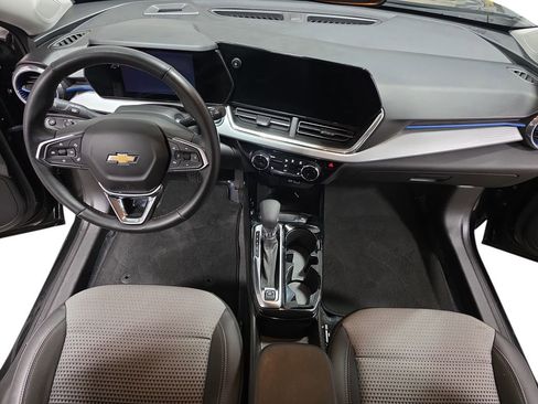 Used 2024 Chevrolet Trax LT w/ Driver Confidence Package image 9