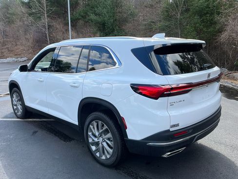 Used 2025 Buick Enclave Preferred image 3