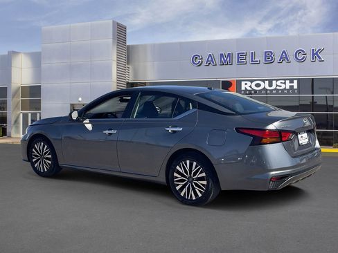 Used 2024 Nissan Altima 2.5 SV image 5