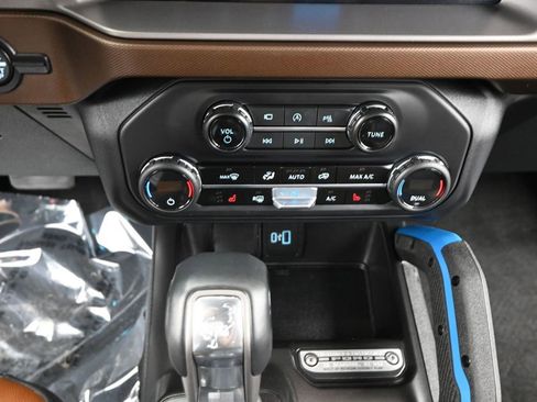 Used 2023 Ford Bronco Outer Banks AWD/4WD image 19