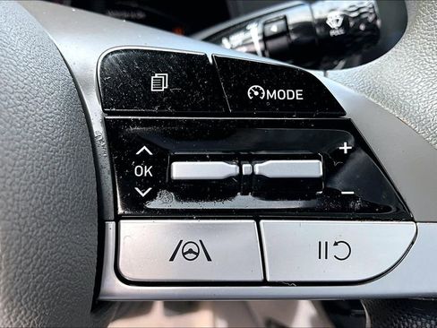 Used 2021 Hyundai Elantra SEL image 11