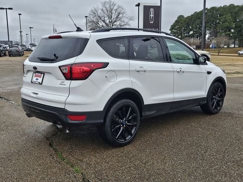 Used 2019 Ford Escape SE image 4