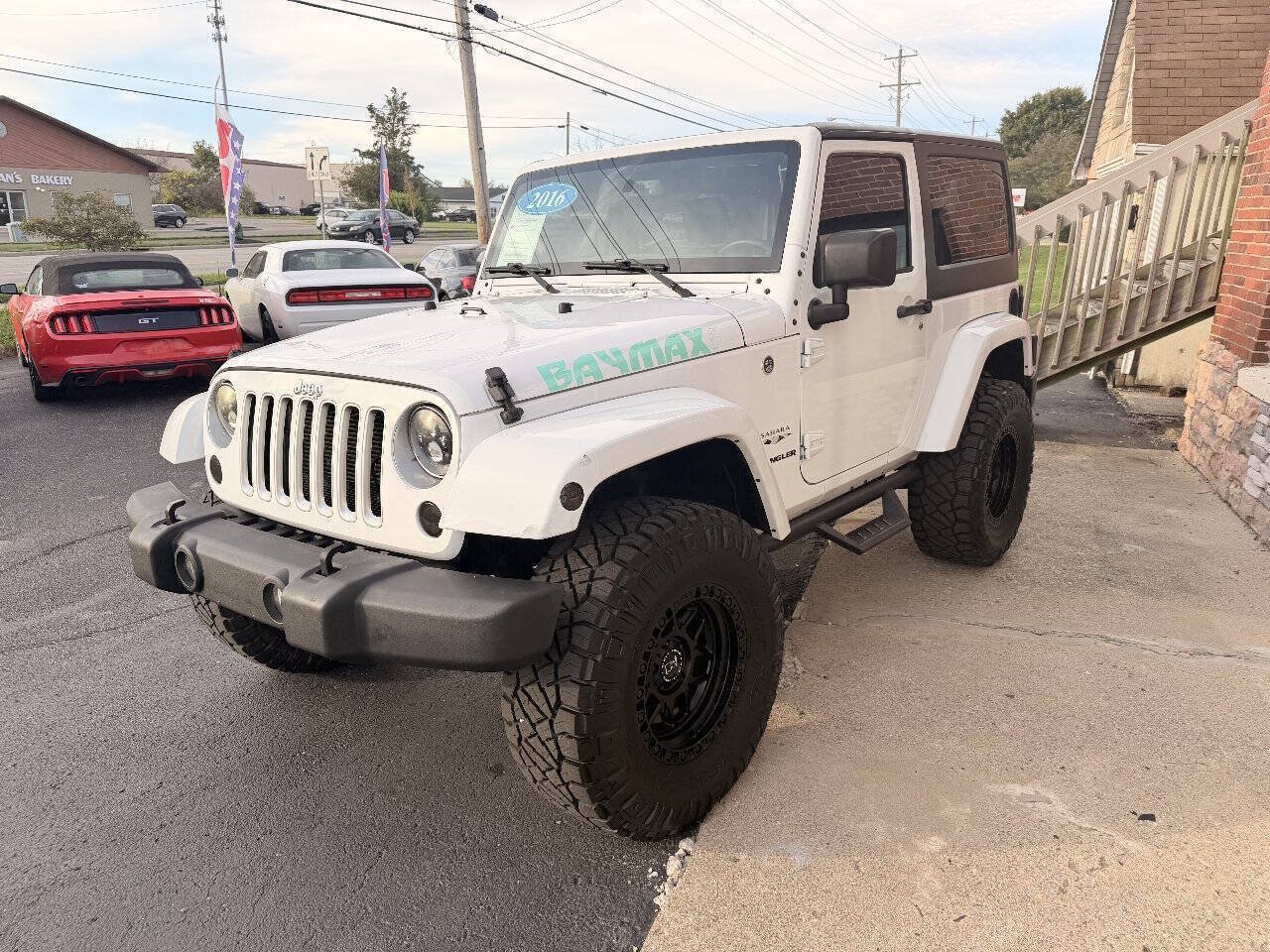 Used 2016 Jeep Wrangler Sahara w/ Dual Top Group AWD/4WD image 4
