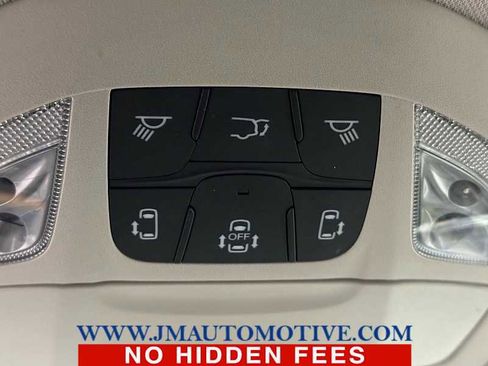 Used 2021 Chrysler Pacifica Touring-L image 38