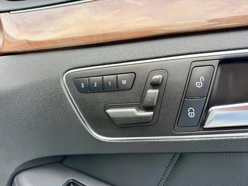 Used 2013 Mercedes-Benz E 350 4MATIC Sedan image 17