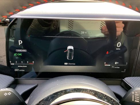 Used 2025 Nissan Kicks SR w/ Interior Electronics Package image 25