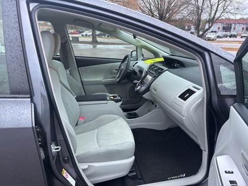 Used 2012 Toyota Prius V image 11