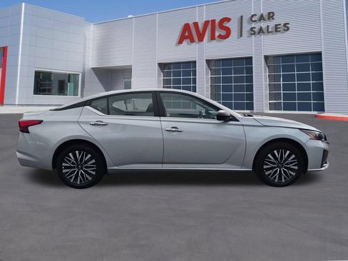 Used 2025 Nissan Altima 2.5 SV AWD/4WD image 5