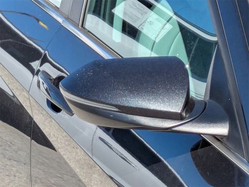 Used 2023 Hyundai Elantra Limited image 11