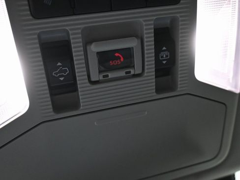 Used 2023 Toyota RAV4 Limited image 16